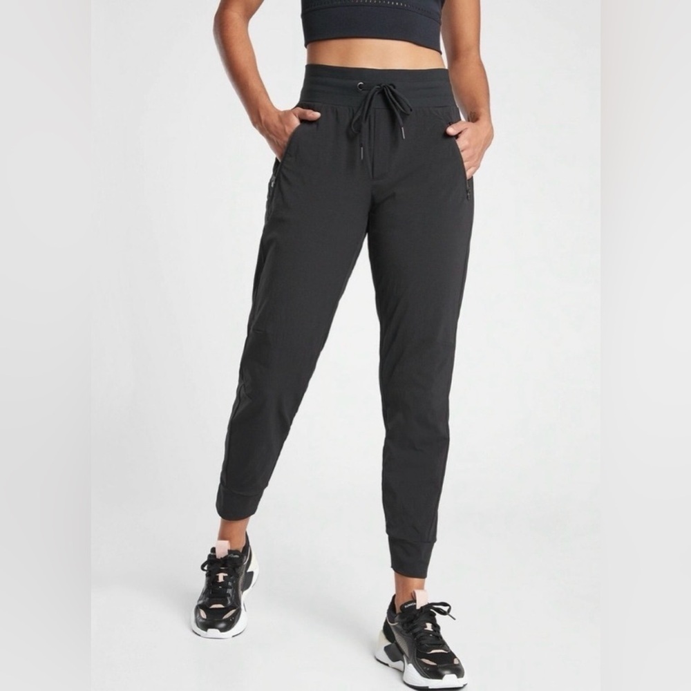 Athleta Black Trekkie North Nylon Jogger Pants Hiking Outdoors Women’s Size 12